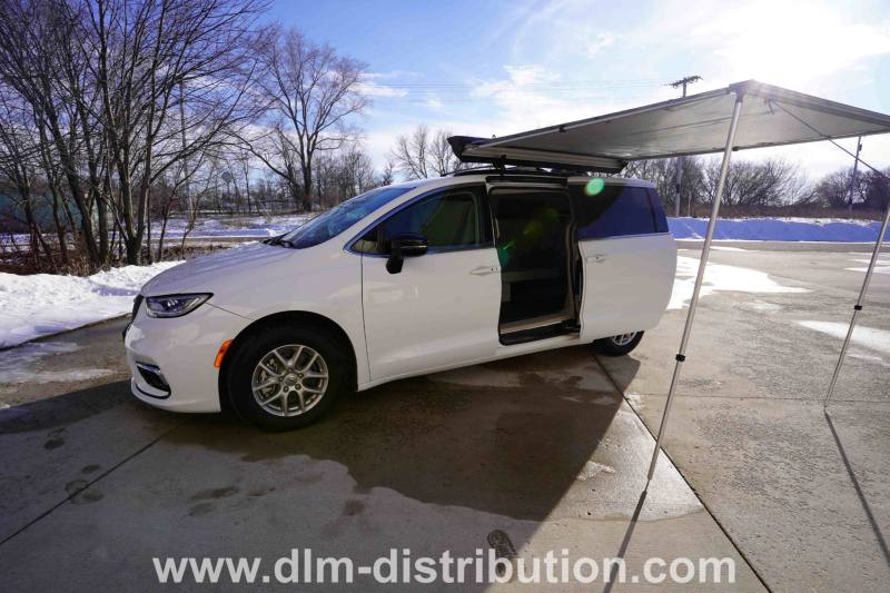 2024 Chrysler Pacifica Touring L's photo